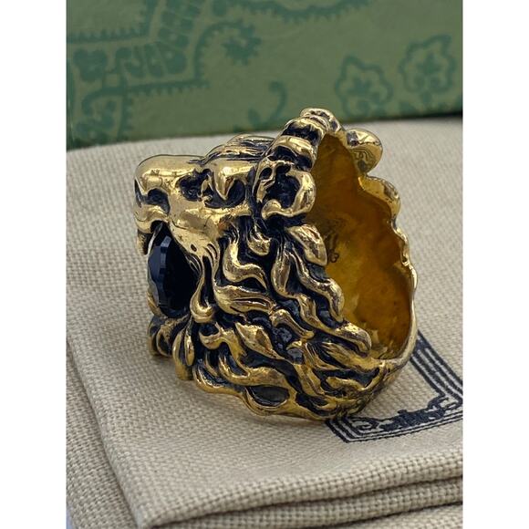 Authentic Gucci Lion Head Ring – Gold-Tone with Black Stone Size 6 - Picture 6 of 12